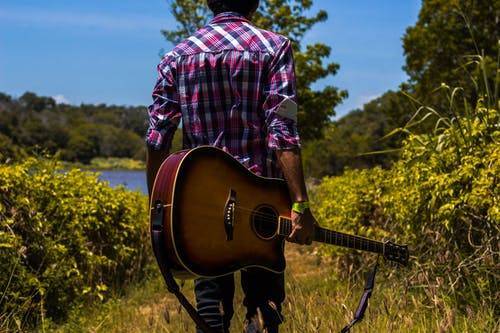 La guitare au centre d'un univers musical riche et varié